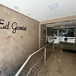 Ótimo Apto 2 quartos, Av. Brasil, de frente, quadra mar.