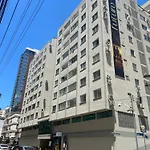 Ótimo Apto 2 quartos, Av. Brasil, de frente, quadra mar.